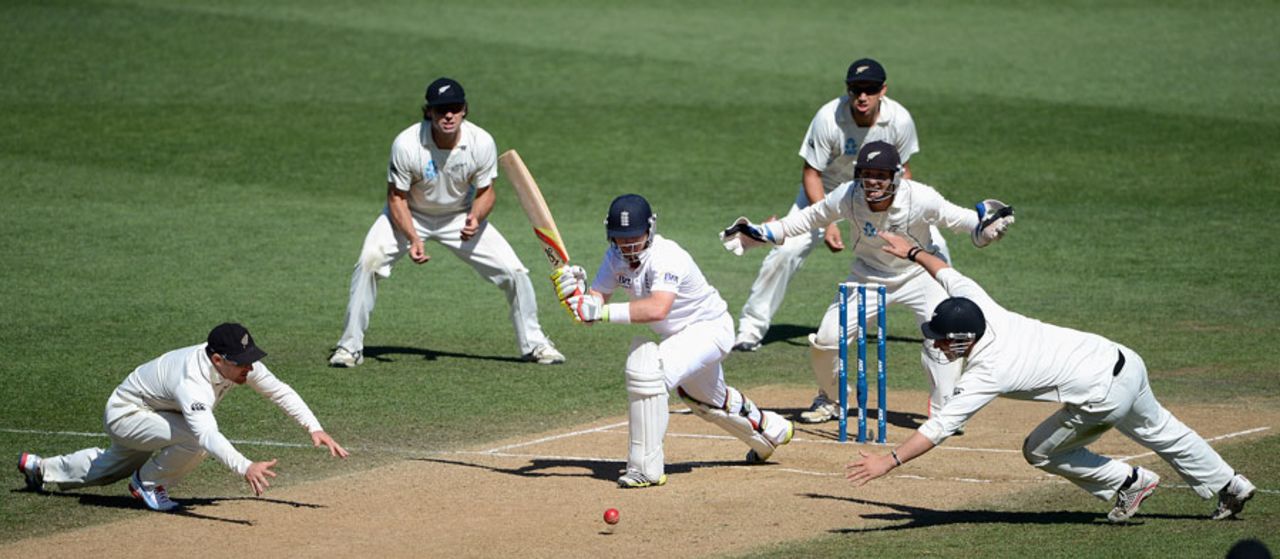 New Zealand keep the pressure on Ian Bell, New Zealand v England, 3rd Test, Auckland, 5th day, March 26, 2013