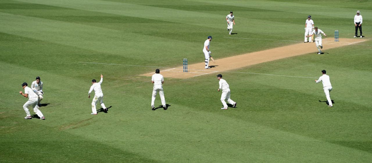 Ross Taylor completes a catch to dismiss Jonny Bairstow, New Zealand v England, 3rd Test, Auckland, 5th day, March 26, 2013