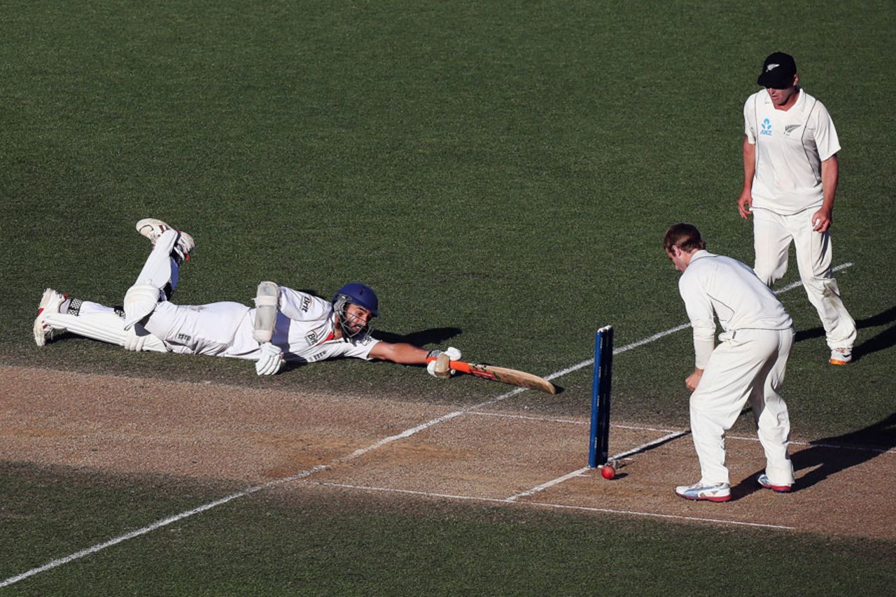 Monty Panesar scrambles to make his ground, New Zealand v England, 3rd Test, Auckland, 5th day, March 26, 2013