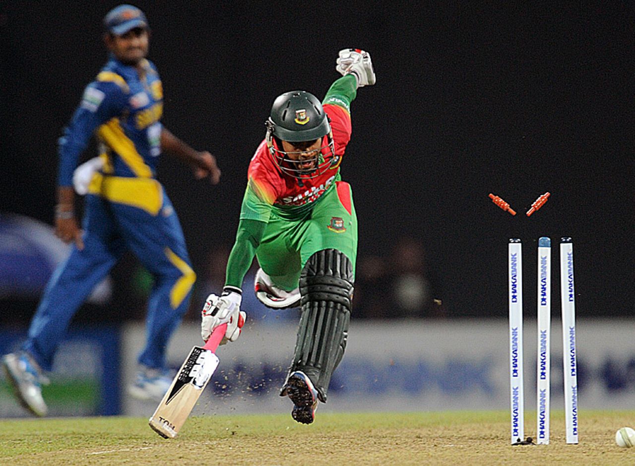 Mushfiqur Rahim tries to avoid being run out, Sri Lanka v Bangladesh, 3rd ODI, Pallekele, March 28, 2013