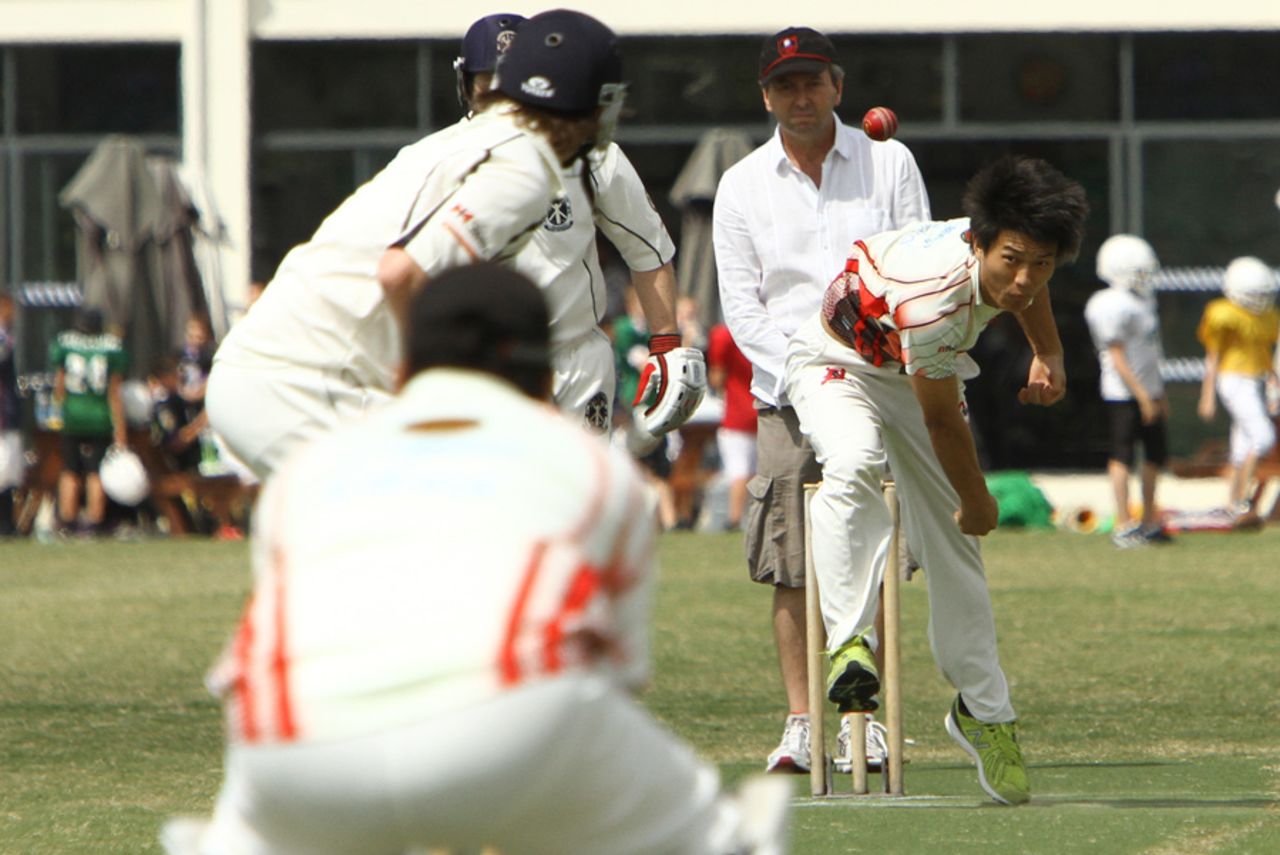 Zhang Yufei opened the bowling for Shanghai Daredevils, Shanghai Cricket Club League final, 2012