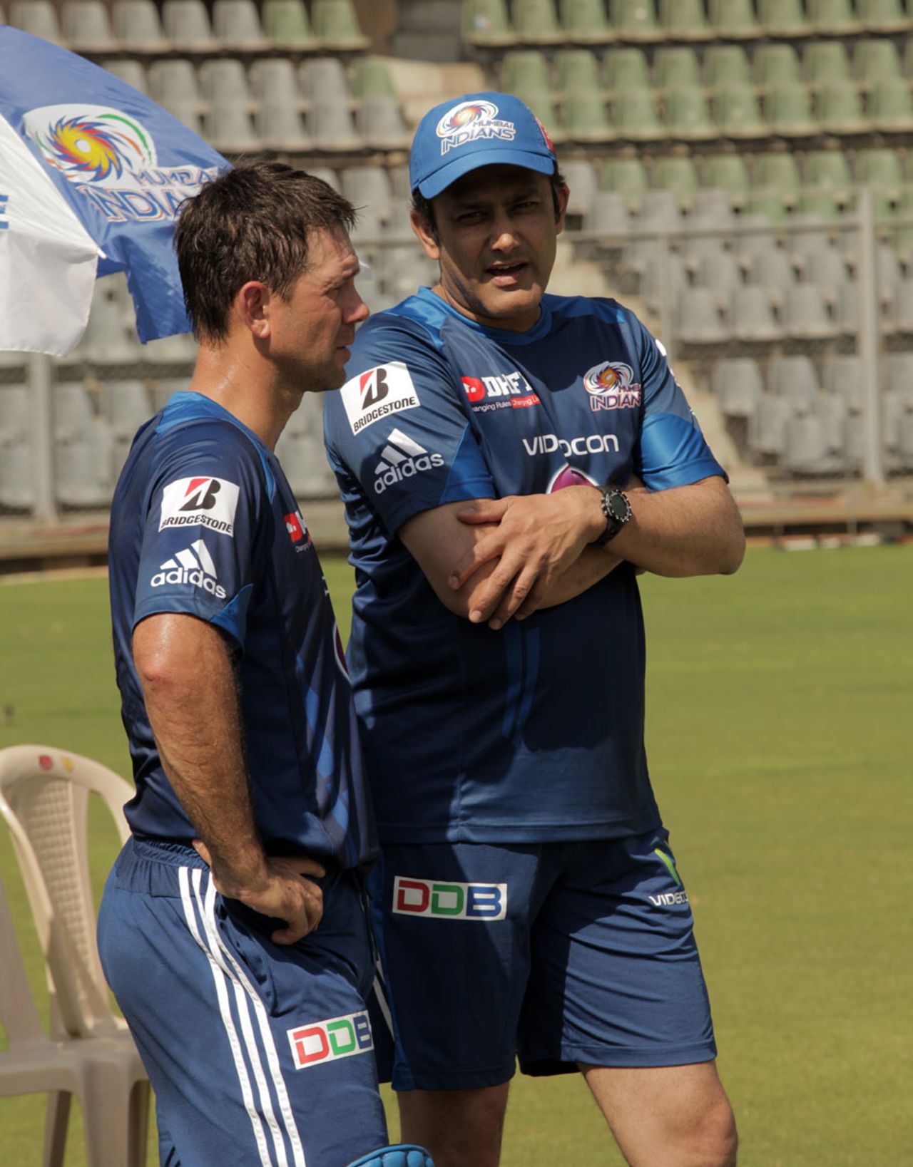Ricky Ponting and Anil Kumble at a Mumbai Indians training session, Mumbai, March 31, 2013
