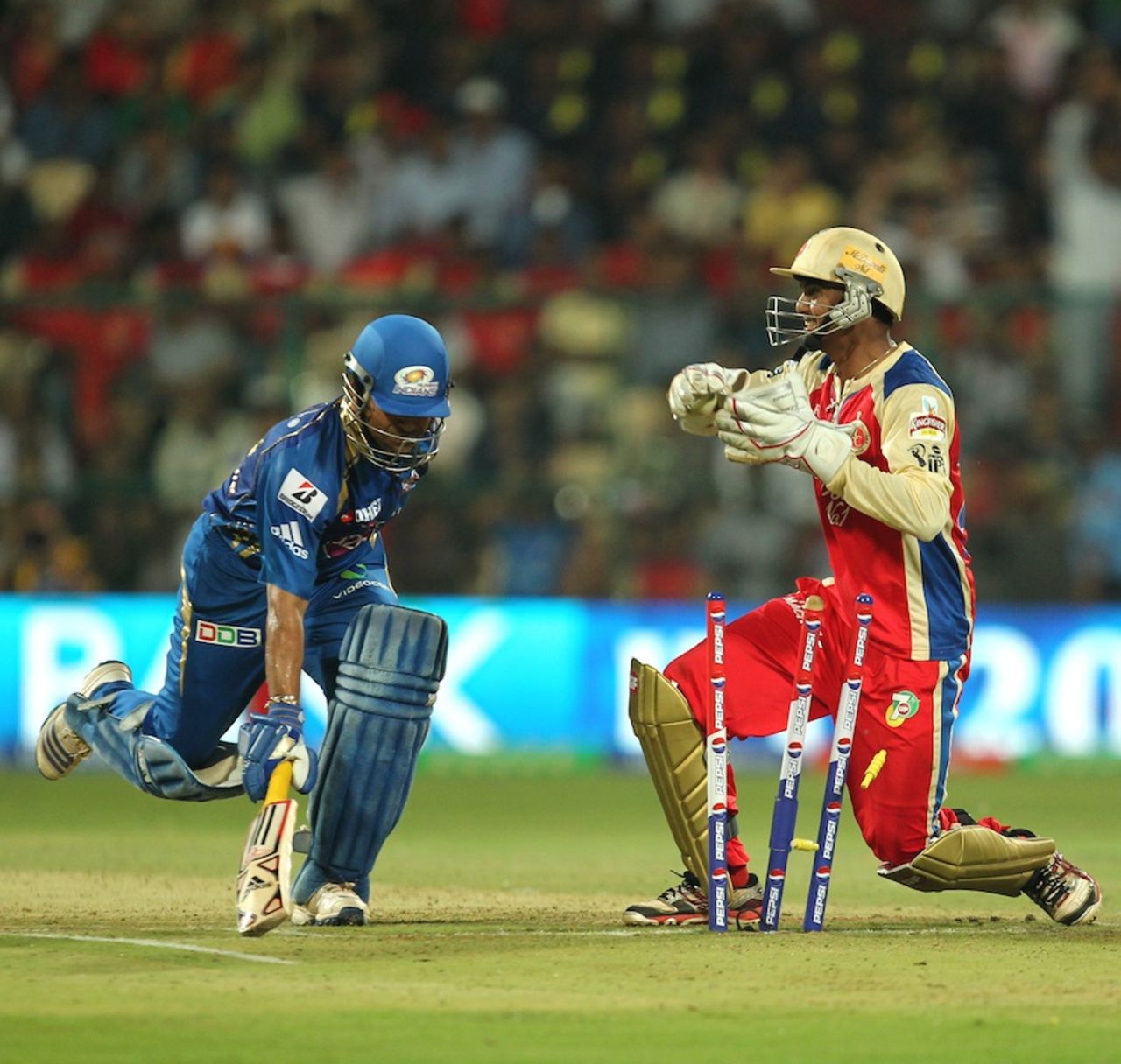 Sachin Tendulkar falls short of his crease, Royal Challengers Bangalore v Mumbai Indians, IPL, Bangalore, April 4, 2013