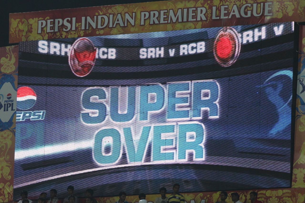 The match headed to only the third Super Over in IPL history, Sunrisers Hyderabad v Royal Challengers Bangalore, IPL, Hyderabad, April 7, 2013