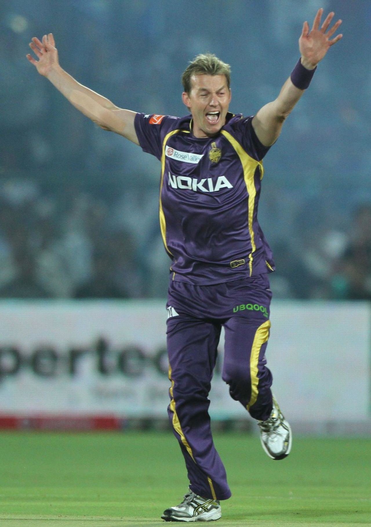 Brett Lee celebrates Shane Watson's wicket, Rajasthan v Kolkata, IPL 2013, Jaipur, April 8, 2013
