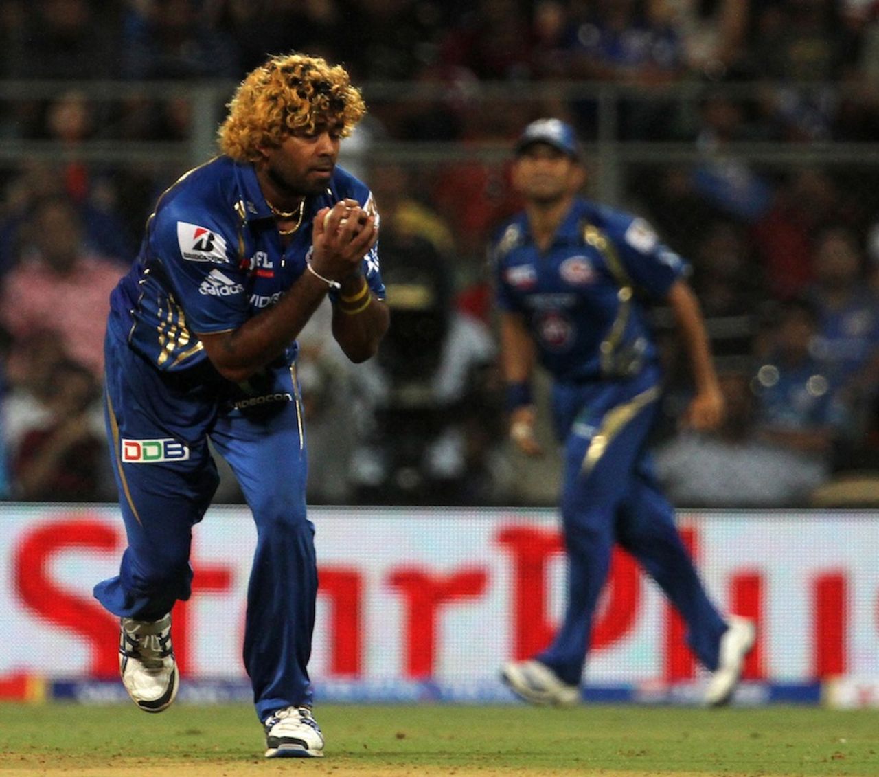 Lasith Malinga takes a return catch to dismiss Kedar Jadhav, Mumbai Indians v Delhi Daredevils, IPL, Mumbai, April 9, 2013