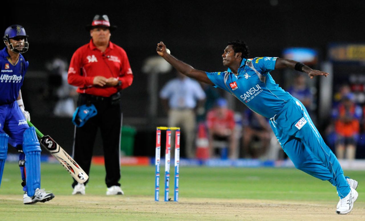 Angelo Mathews dives to his right unsuccessfully for a return catch, Pune Warriors v Rajasthan Royals, IPL, Pune, April 11, 2013