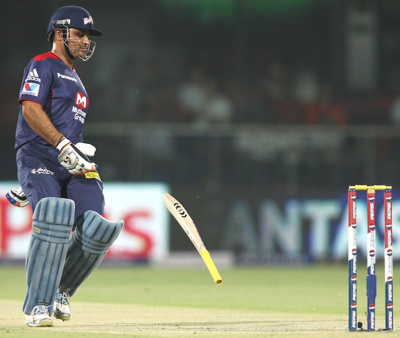Virender Sehwag drops his bat while taking a run, Delhi Daredevils v Sunrisers Hyderabad, IPL, Delhi, April 12, 2013