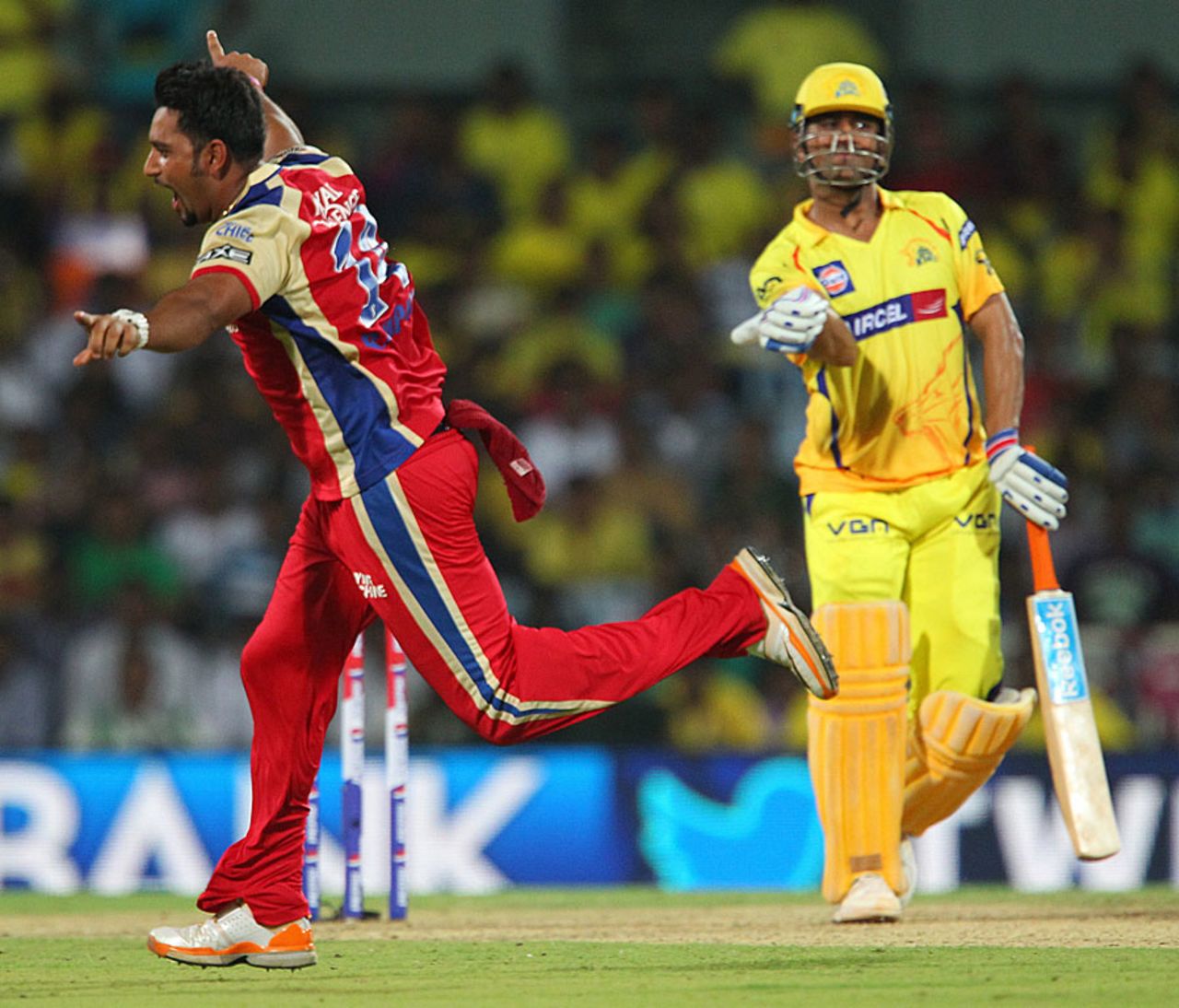 Ravi Rampaul had MS Dhoni caught behind, Chennai Super Kings v Royal Challengers Bangalore, IPL 2013, Chennai, April 13, 2013