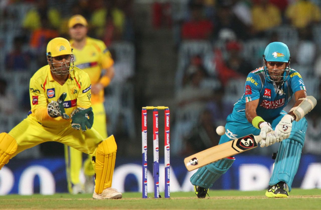 Robin Uthappa attempts a reverse sweep, Chennai Super Kings v Pune Warriors, IPL, Pune, April 15, 2013
