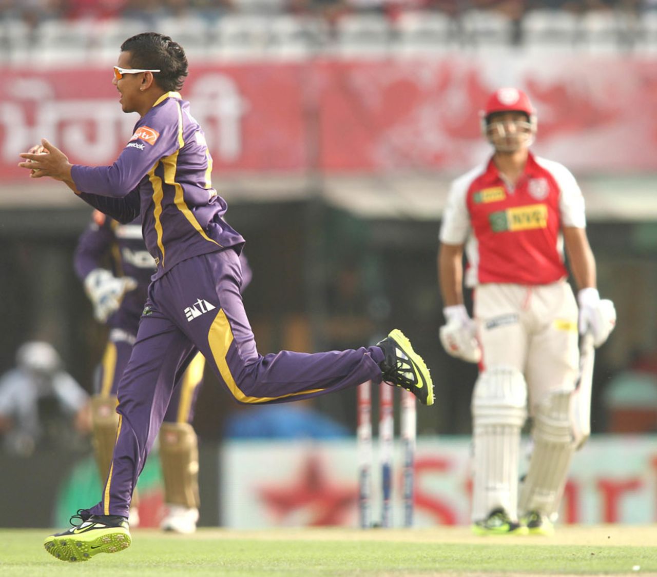 Sunil Narine takes a catch off his bowling to dismiss Azhar Mahmood, Kings XI Punjab v Kolkata Knight Riders, IPL 2013, Mohali, April 16, 2013