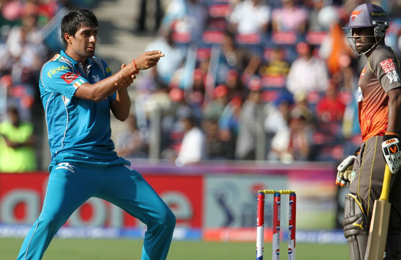 Rahul Sharma 'shoots down' another batsman, Pune Warriors v Sunrisers Hyderabad, IPL, Pune, April 17, 2013