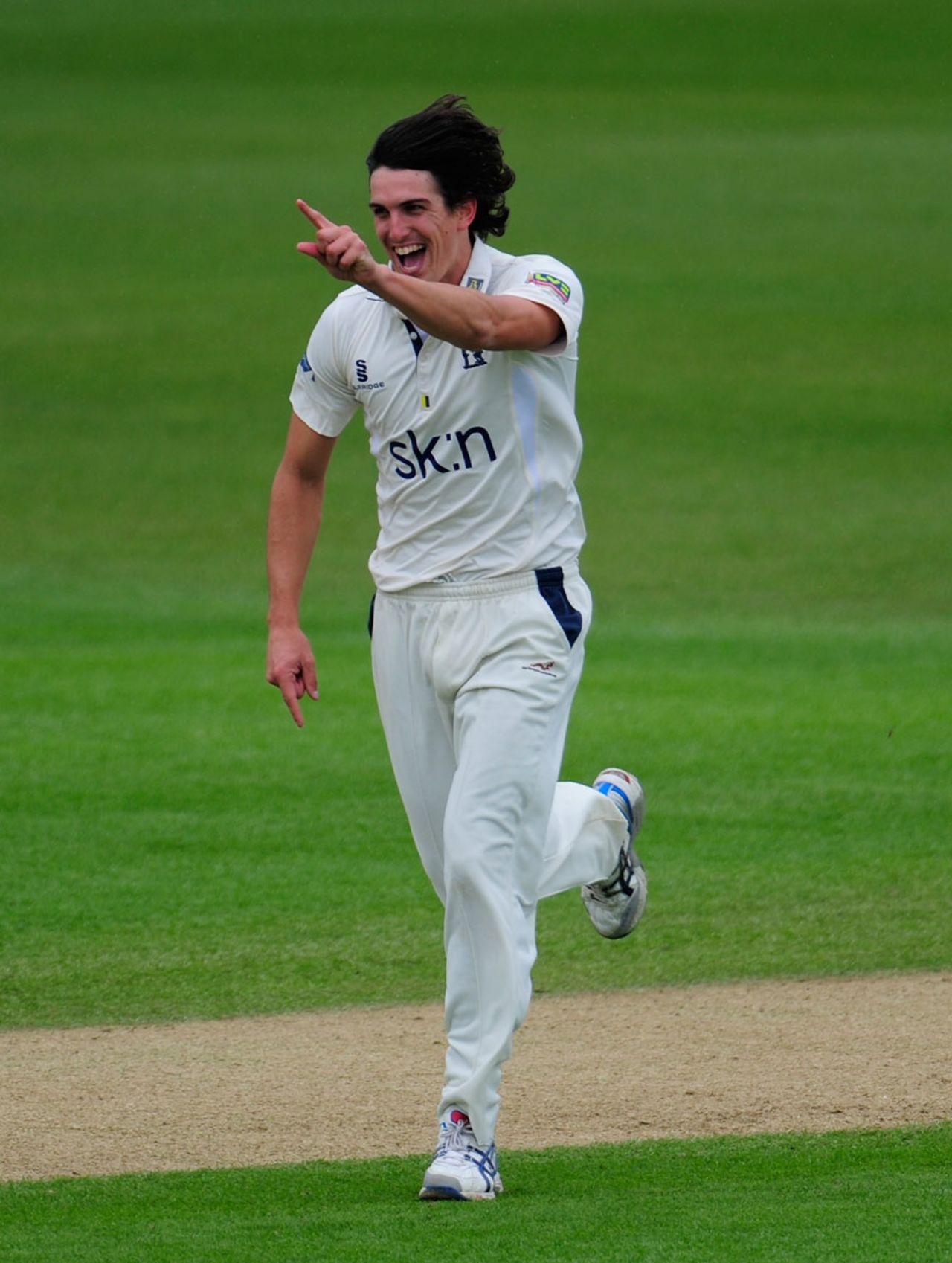 Chris Wright celebrates a wicket, Warwickshire v Durham, County Championship, Division One, Edgbaston, 2nd day, April 18, 2013