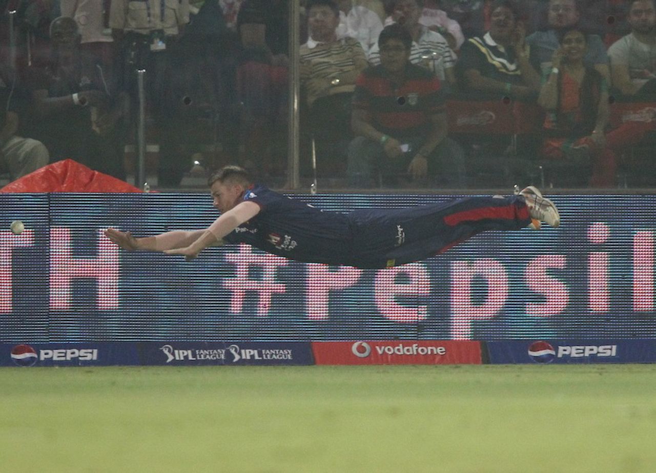 David Warner dives in vain, Delhi Daredevils v Chennai Super Kings, IPL, Delhi, April 18, 2013