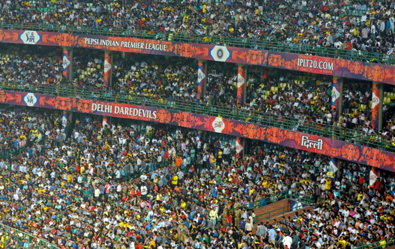 The crowd packs in for the Daredevils-Super Kings game, Delhi Daredevils v Chennai Super Kings, IPL, Delhi, April 18, 2013