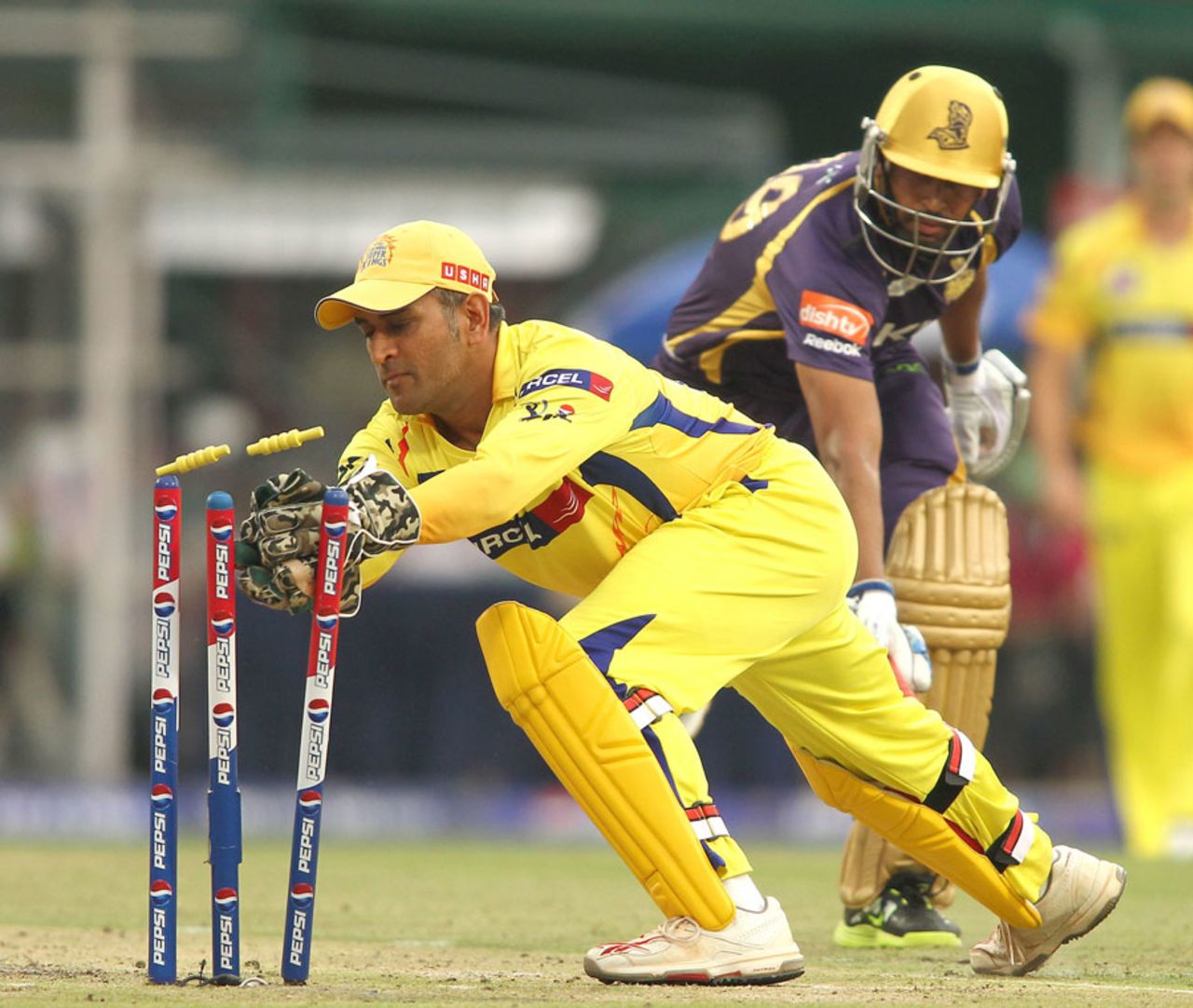 MS Dhoni runs out Yusuf Pathan, Kolkata Knight Riders v Chennai Super Kings, IPL 2013, Kolkata, April 20, 2013