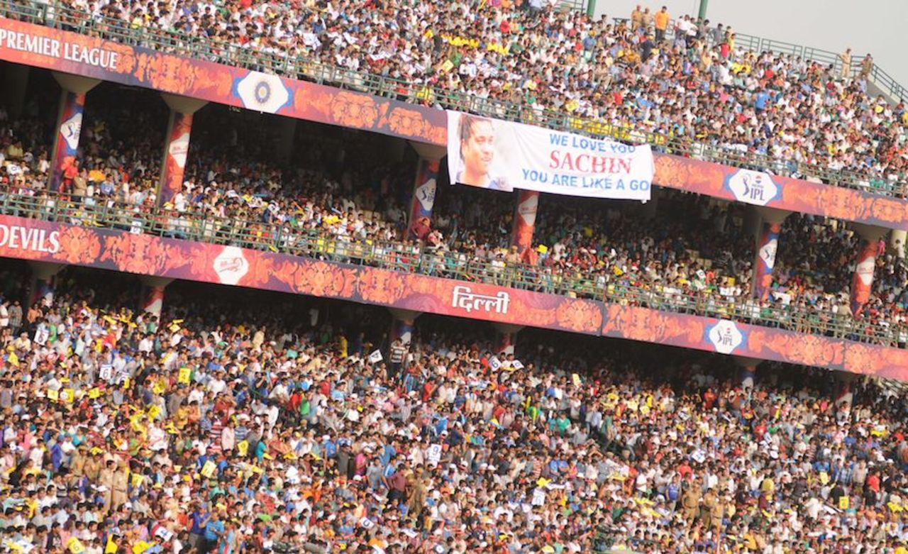 Tendulkar love at a packed Kotla, Delhi Daredevils v Mumbai Indians, IPL, Delhi, April 21, 2013
