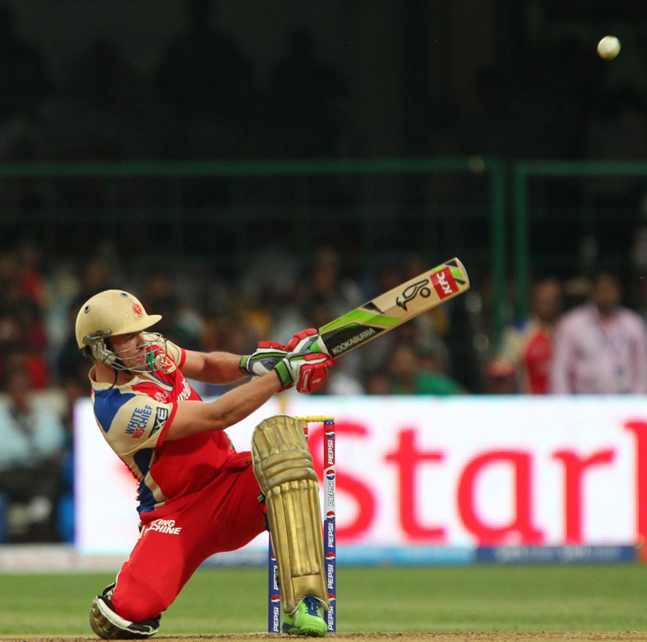 AB de Villiers hits to the leg side, Royal Challengers Bangalore v Pune Warriors, IPL, Bangalore, April 23, 2013