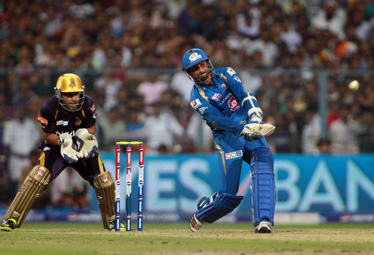 Harbhajan Singh hits a six in the last over, Kolkata Knight Riders v Mumbai Indians, IPL 2013, Kolkata, April 24, 2013