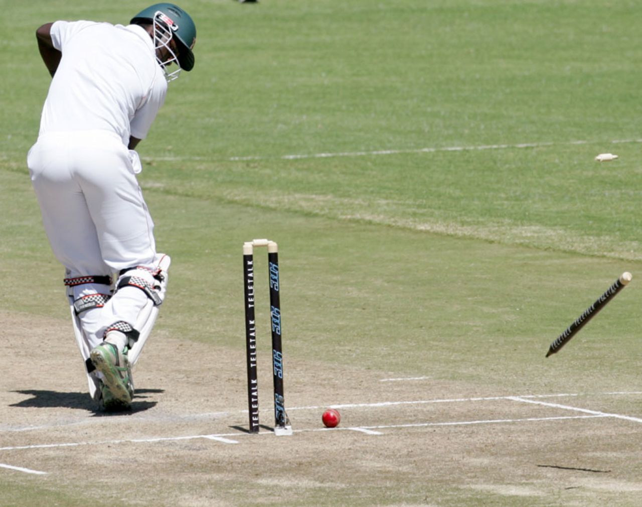 Elton Chigumbura is bowled by Robiul Islam, Zimbabwe v Bangladesh, 2nd Test, Harare, 3rd day, April 27, 2013