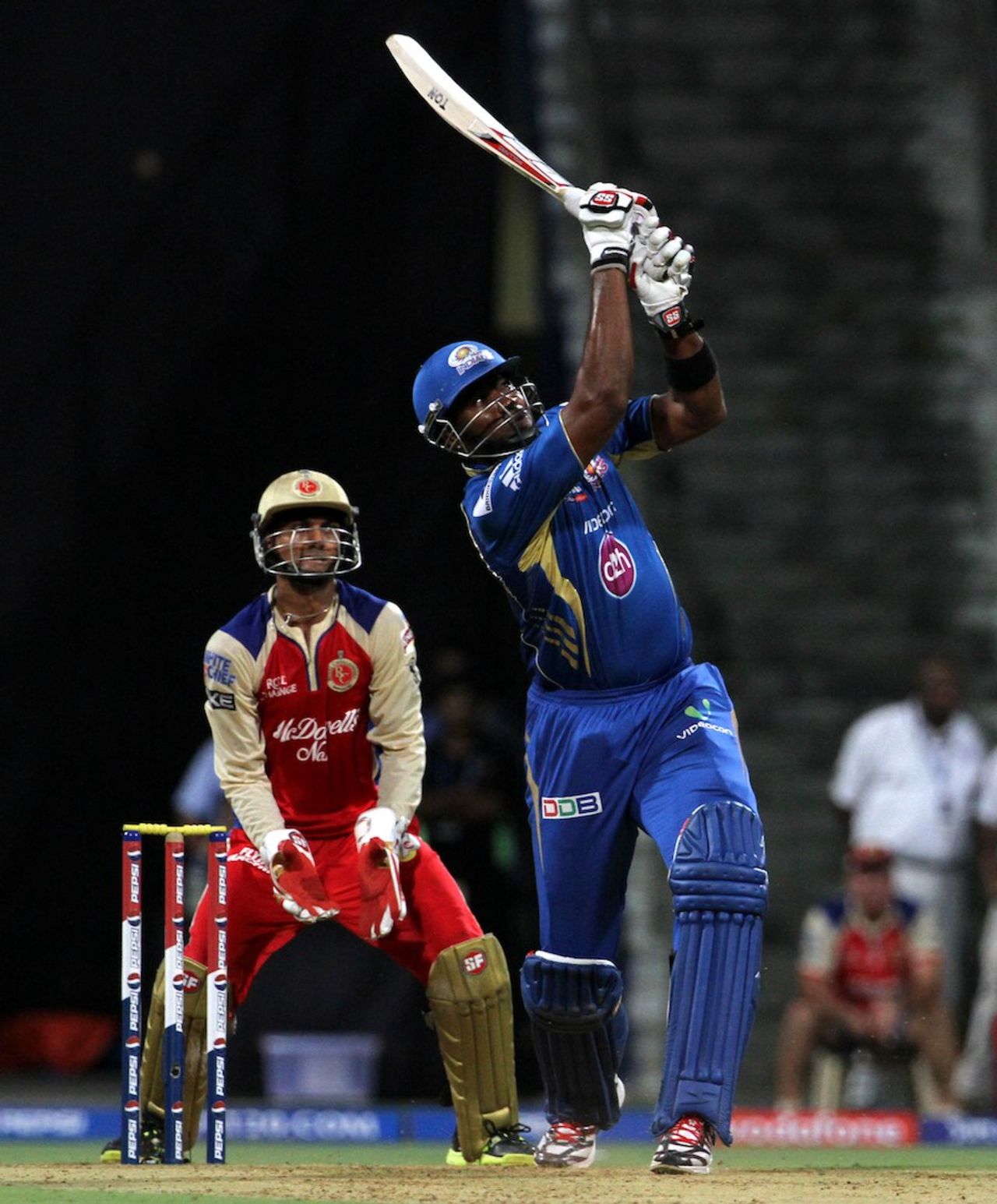 Kieron Pollard hits a towering six, Mumbai Indians v Royal Challengers Bangalore, IPL, Mumbai, April 27, 2013