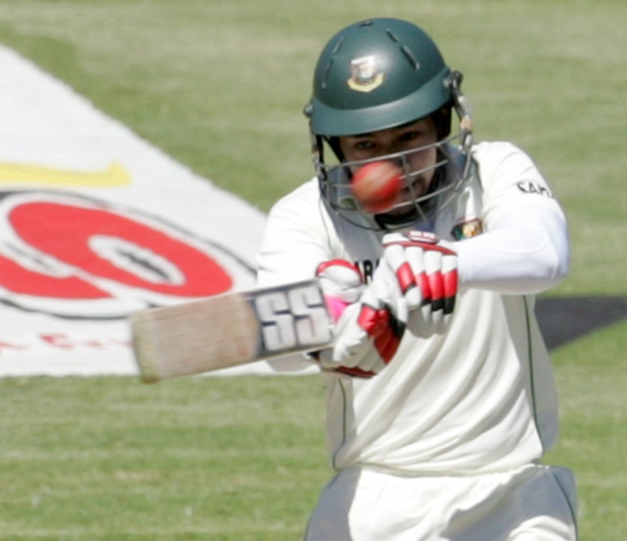 Mushfiqur Rahim tries to pull, Zimbabwe v Bangladesh, 2nd Test, Harare, 4th day, April 28, 2013