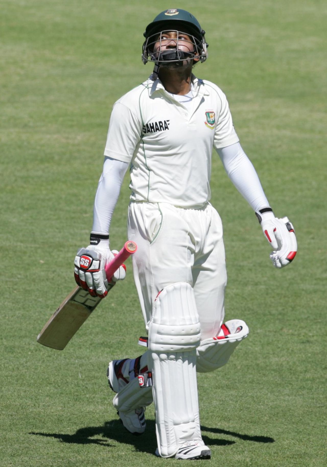 Mushfiqur Rahim walks off after falling for 93, Zimbabwe v Bangladesh, 2nd Test, Harare, 4th day, April 28, 2013