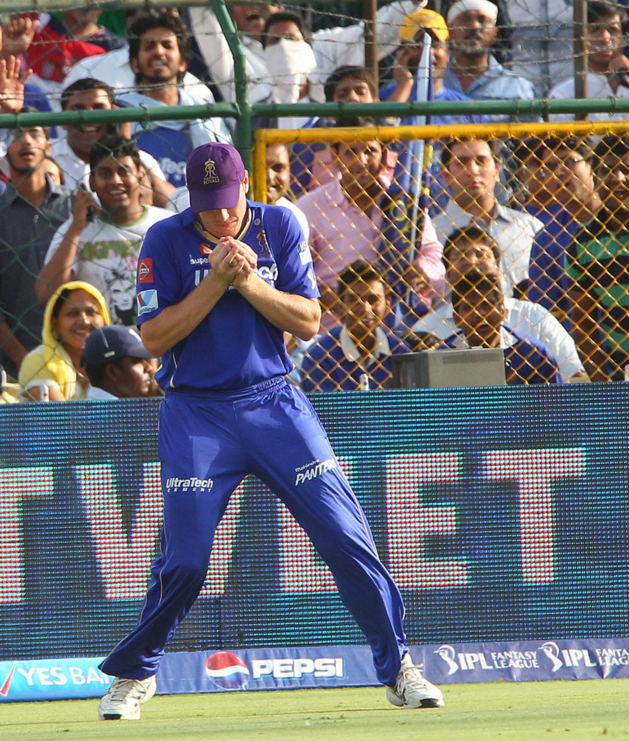 James Faulkner takes a catch to dismiss Virat Kohli, Rajasthan Royals v Royal Challengers Bangalore, IPL 2013, Jaipur, April 29, 2013