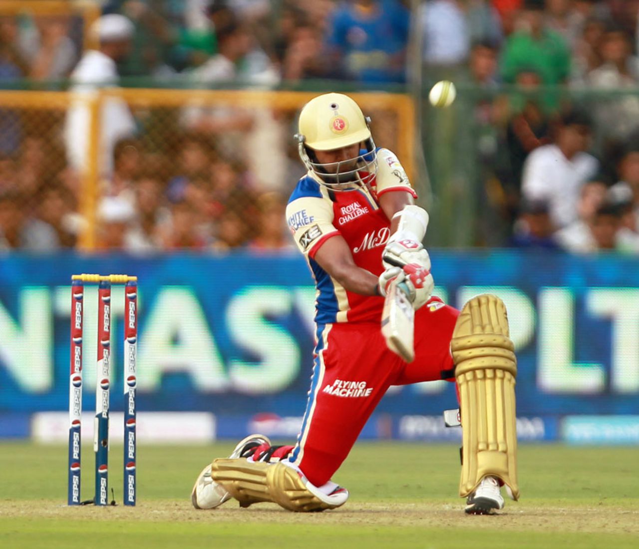 Vinay Kumar hit three successive sixes in the last over, Rajasthan Royals v Royal Challengers Bangalore, IPL 2013, Jaipur, April 29, 2013