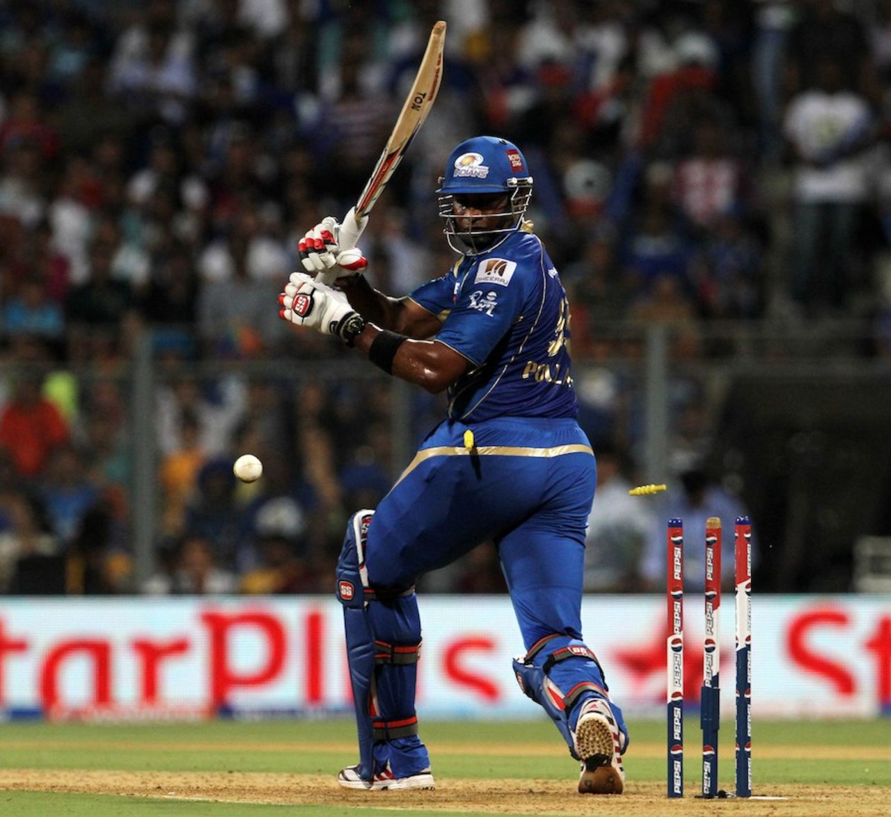 Kieron Pollard was bowled off a no-ball, Mumbai Indians v Kings XI Punjab, IPL 2013, Mumbai, April 29, 2013
