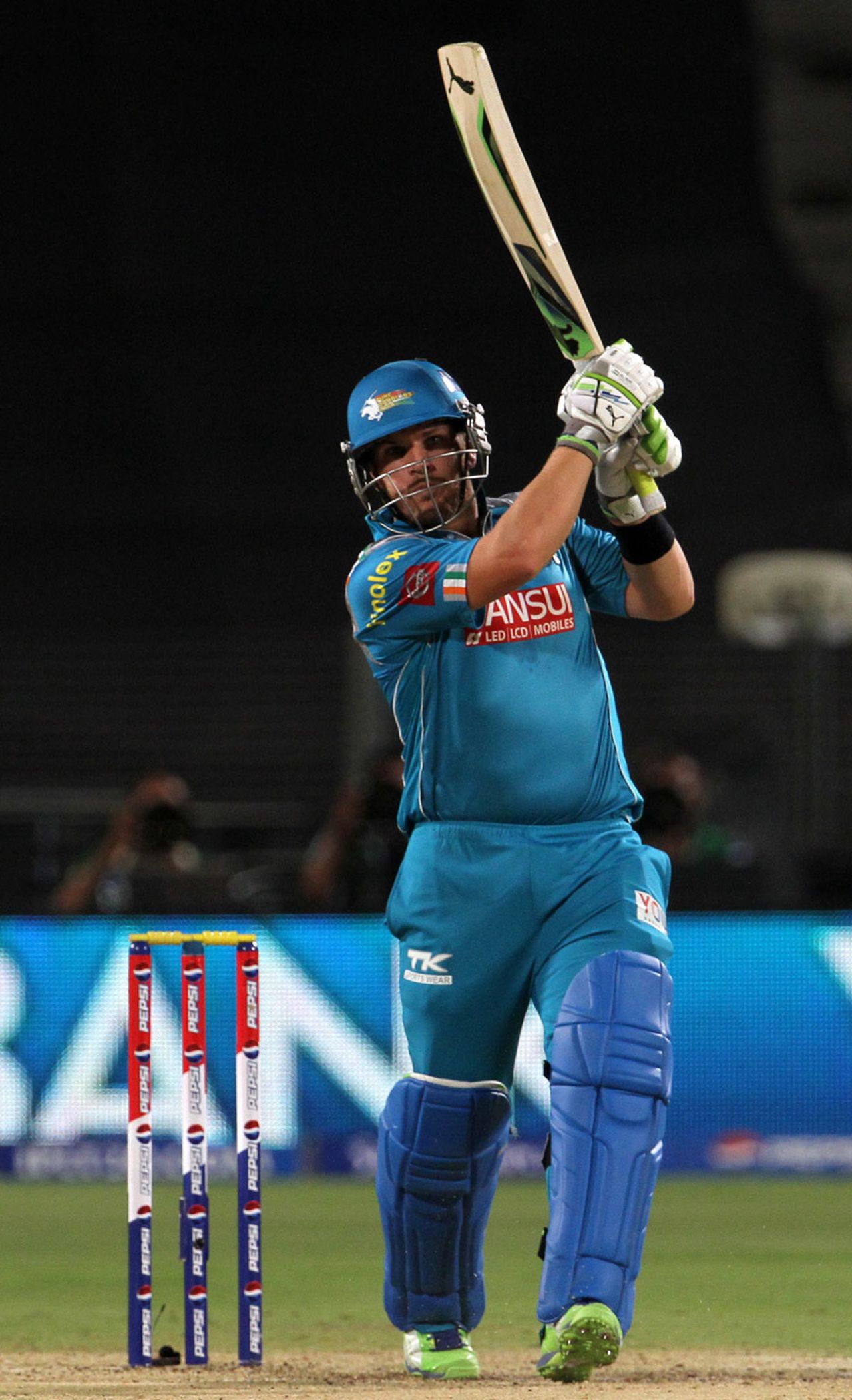 Aaron Finch blasts down the ground, Pune Warriors v Chennai Super Kings, IPL, Pune, April 30, 2013