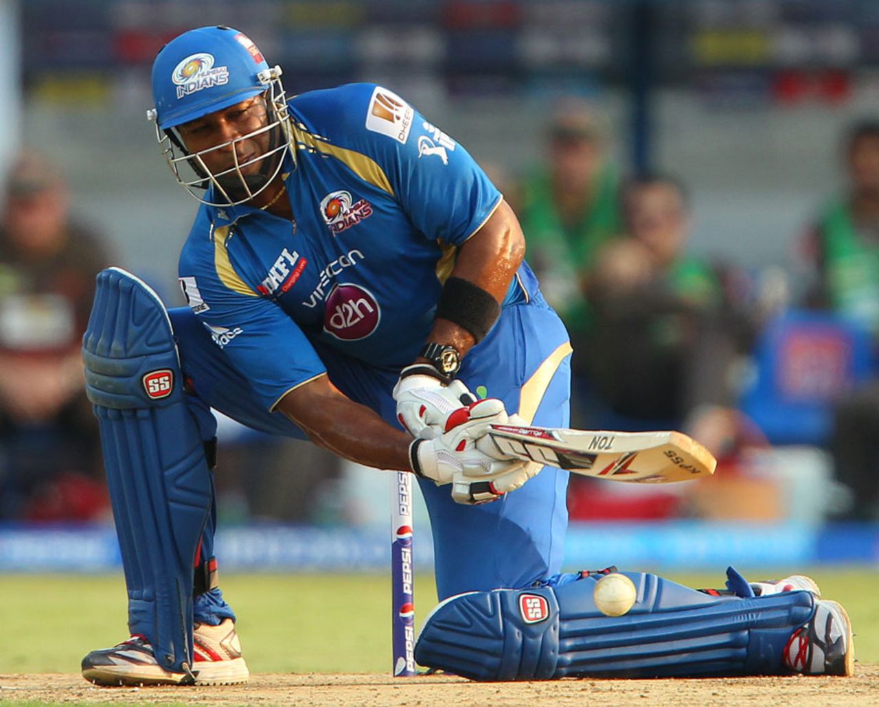 Kieron Pollard attempts a cheeky shot, Sunrisers Hyderabad v Mumbai Indians, IPL, Hyderabad, May 1, 2013