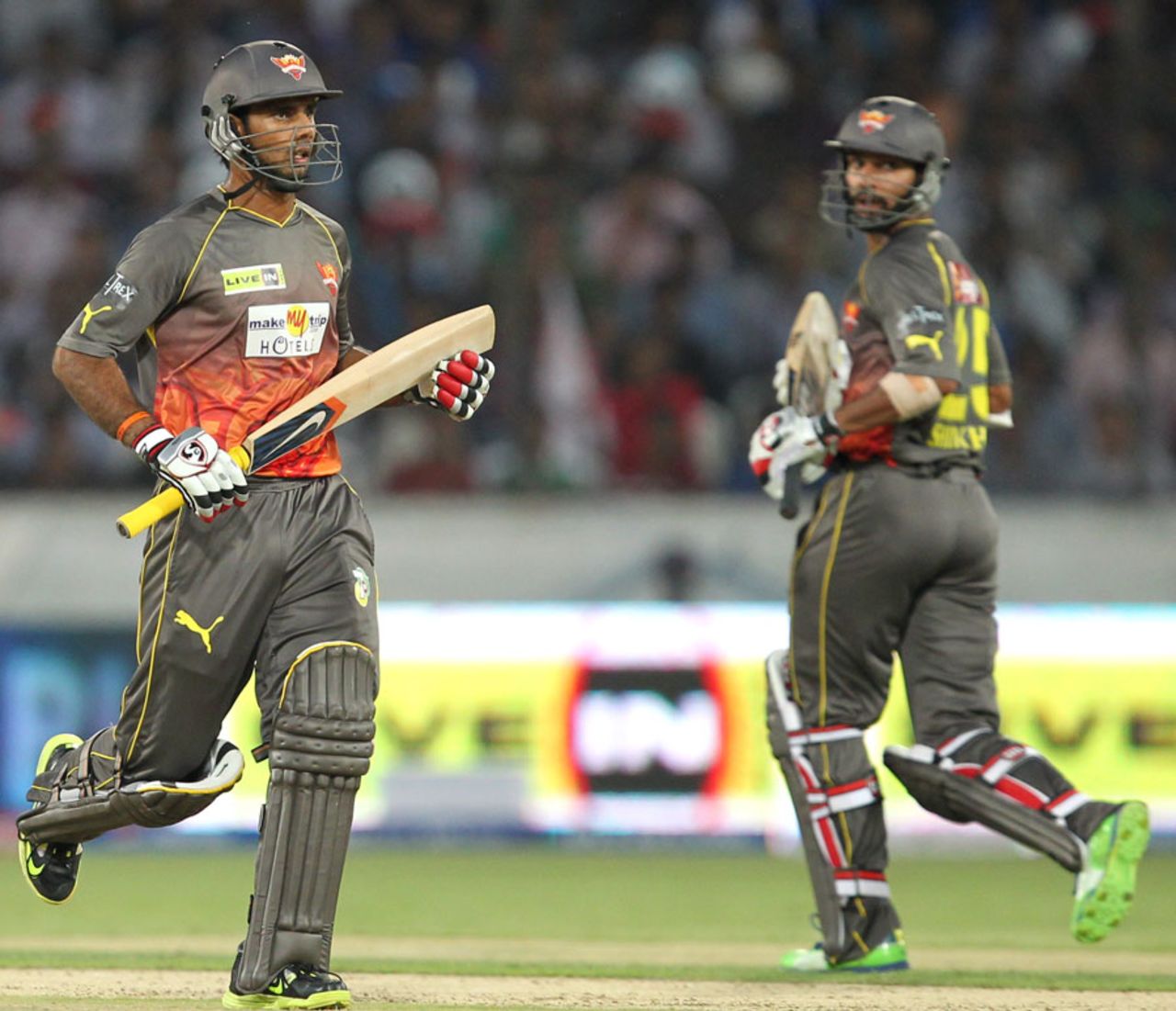 Hanuma Vihari and Shikhar Dhawan complete a single, Sunrisers Hyderabad v Mumbai Indians, IPL, Hyderabad, May 1, 2013
