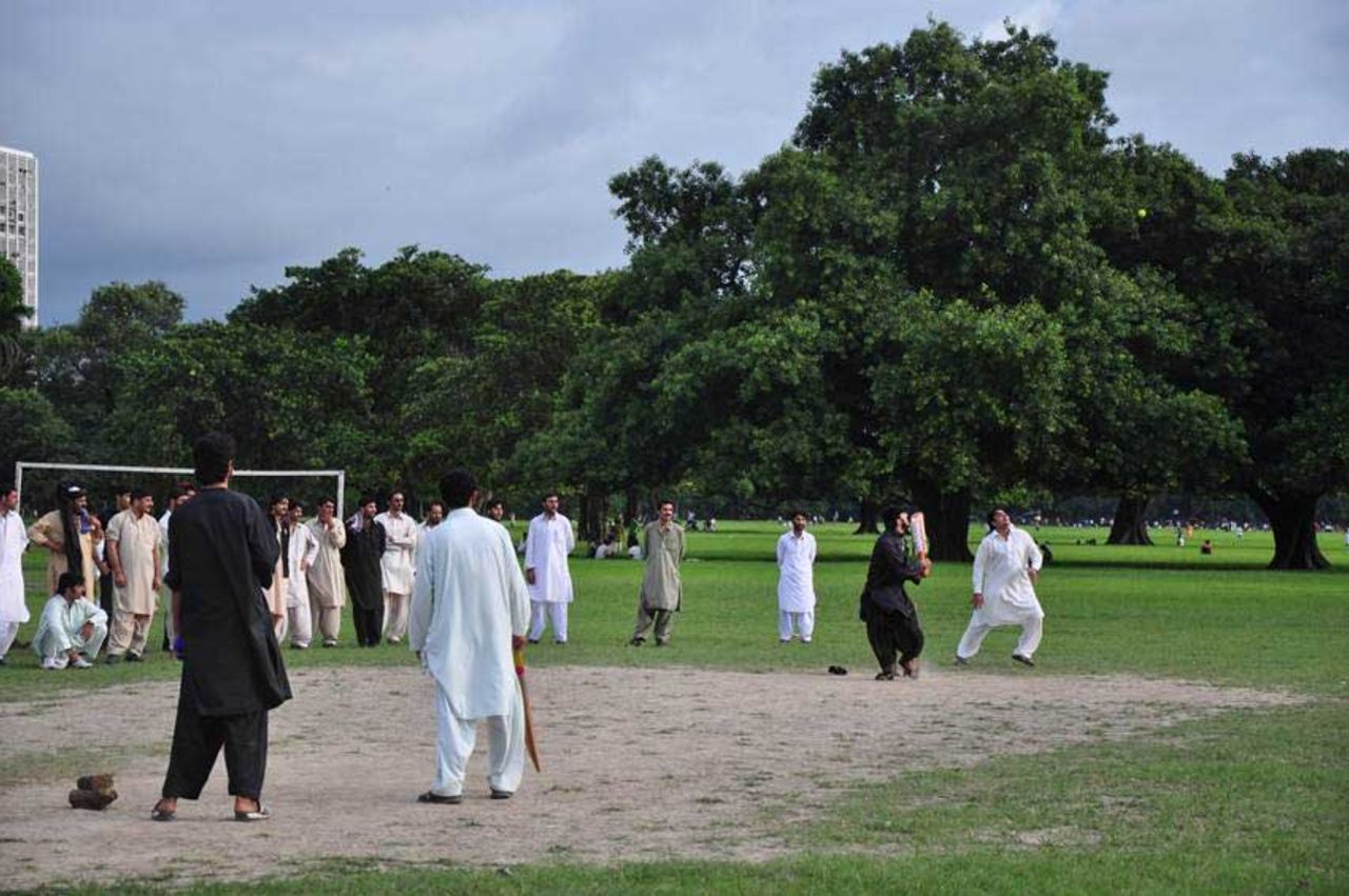 <b>Mudar Patherya:</b> Pathans in Kolkata celebrate <i>Eid ul Fitr</i> with a game of cricket