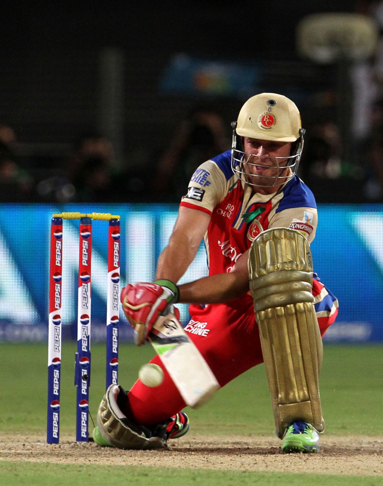 AB de Villiers knocked 26 off the Ashok Dinda's final over, Pune Warriors v Royal Challengers Bangalore, IPL 2013, Pune, May 2, 2013