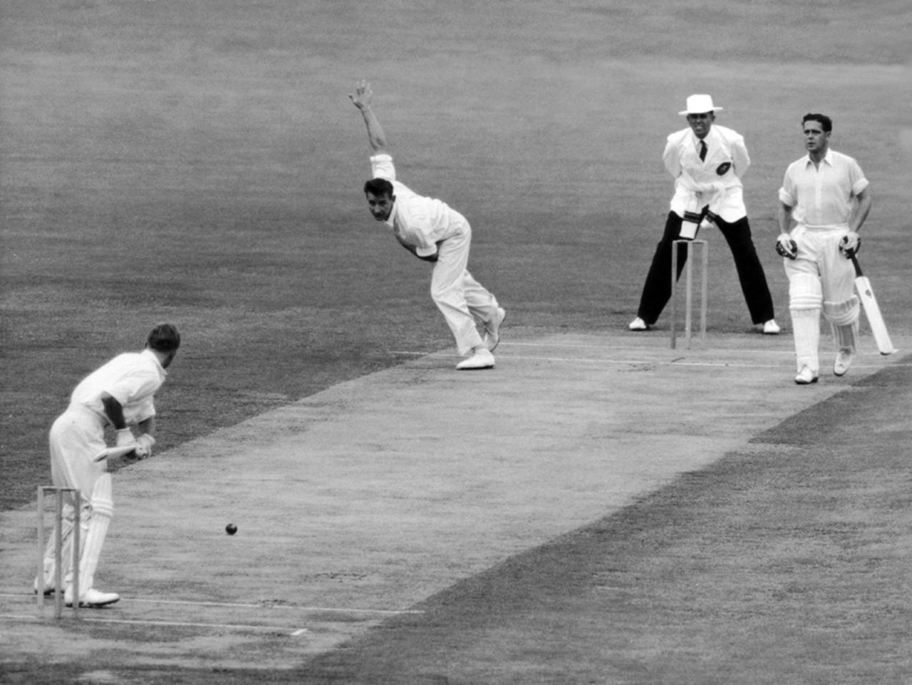 Ian Meckiff bowls to Arthur Milton, Australia v England, 3rd Test, Sydney, 1st day, January 9, 1959