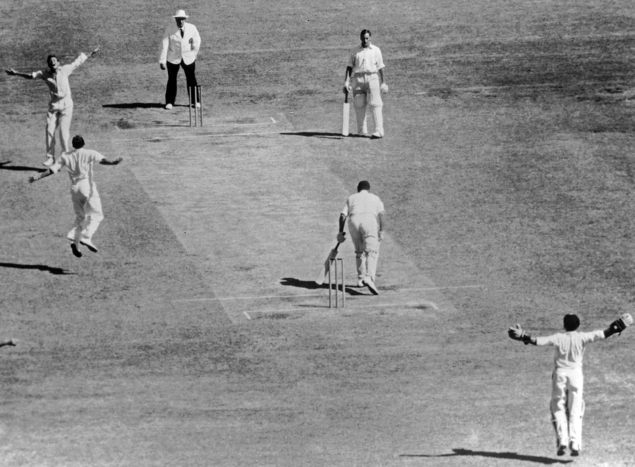 Ian Meckiff has Colin Cowdrey caught behind for 12, Australia v England, 2nd Test, Melbourne, 4th day, January 3, 1959