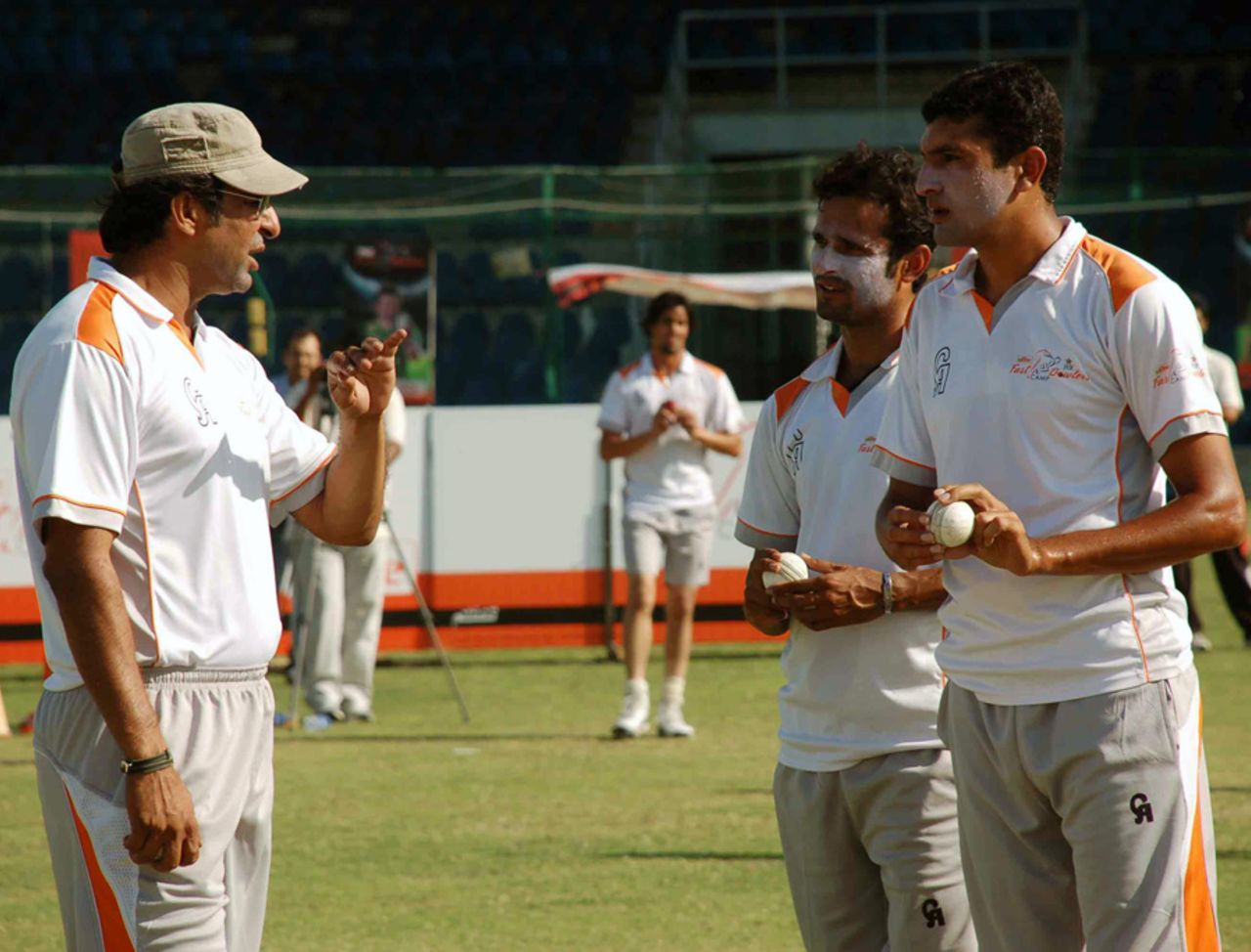 Wasim Akram talks to fast bowlers at a camp in Karachi, April 28, 2013