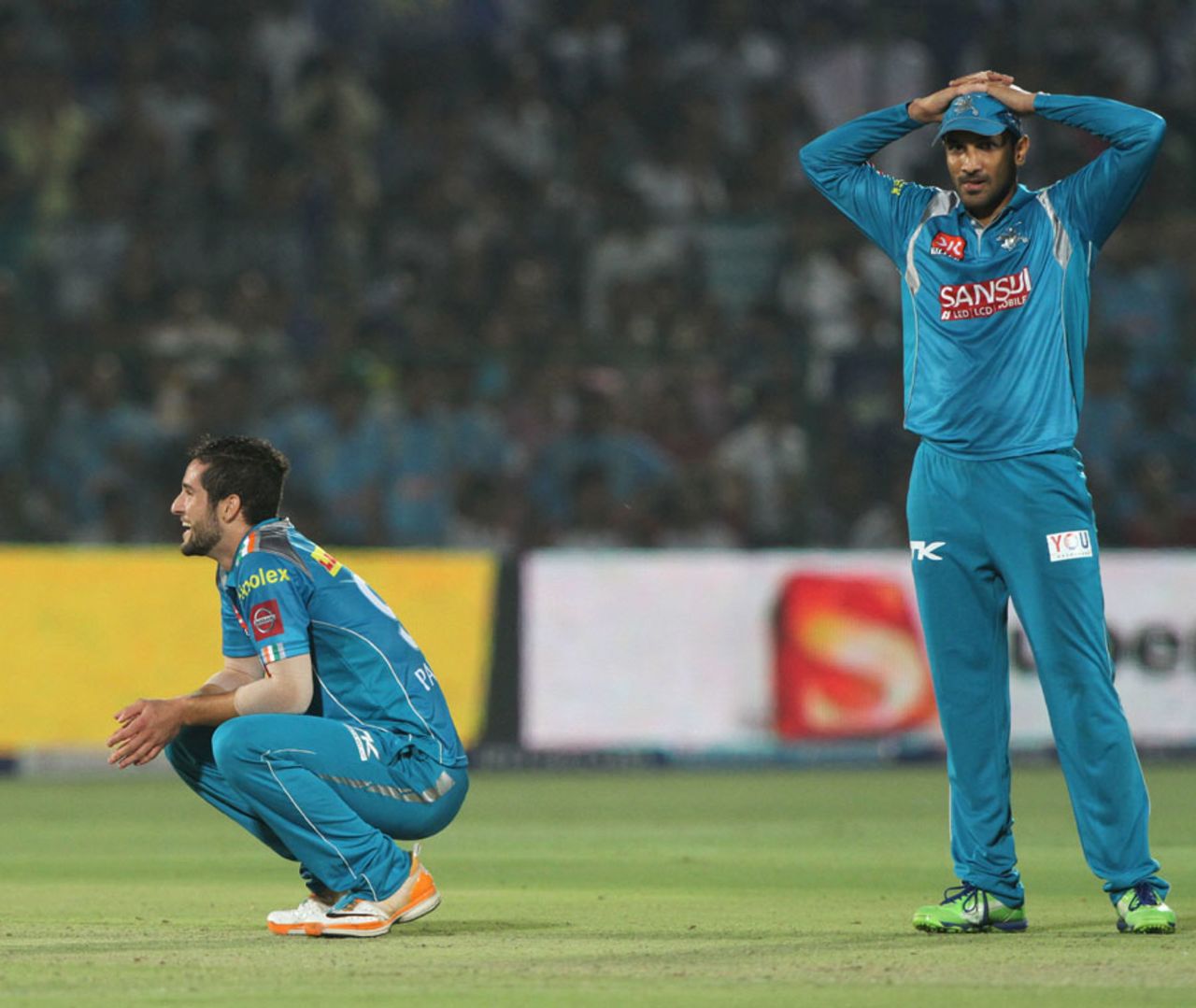 Wayne Parnell and Udit Birla are disappointed after missing an run-out chance in the last over, Rajasthan Royals v Pune Warriors, IPL 2013, Jaipur, May 5, 2013