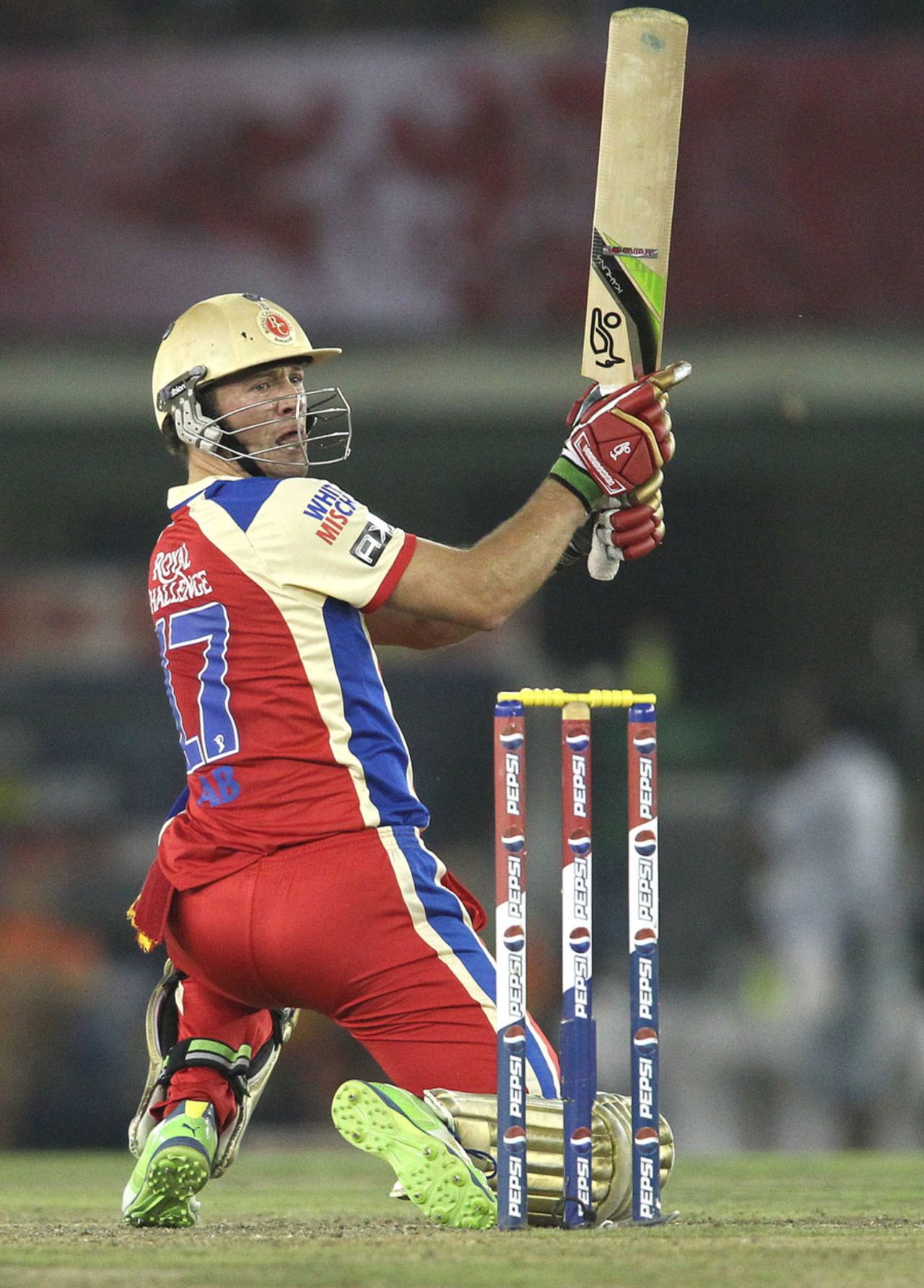 AB de Villiers plays a reverse sweep, Kings XI Punjab v Royal Challengers Bangalore, IPL 2013, Mohali, May 6, 2013