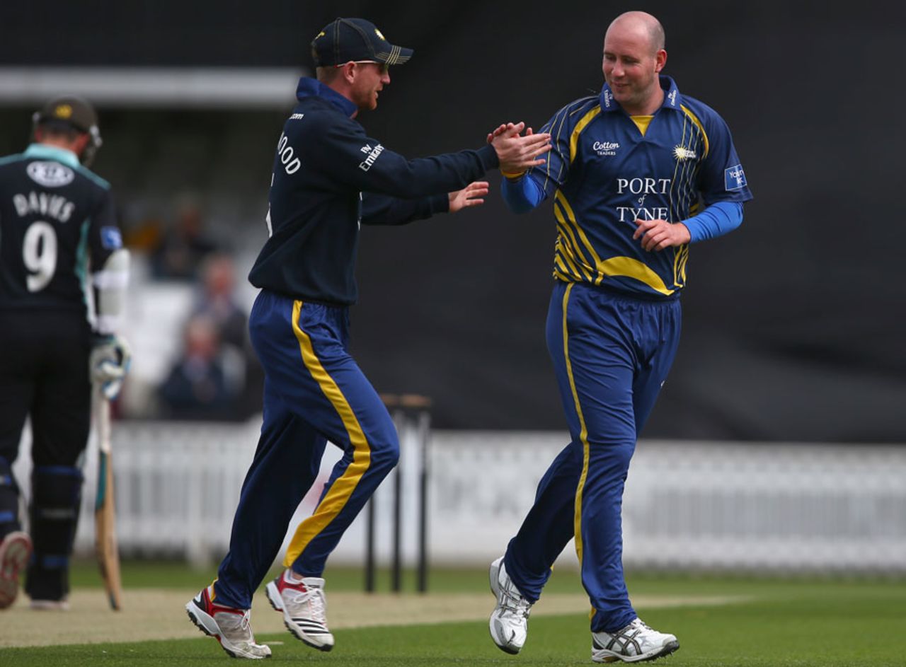 Chris Rushworth gets a high five from Paul Collingwood, Surrey v Durham, Yorkshire Bank 40, The Oval, May 9, 2013