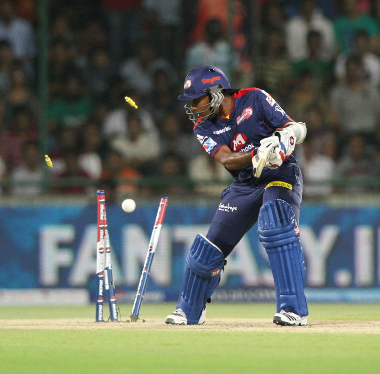 Mahela Jayawardene was bowled by Jaydev Unadkat for 19, Delhi Daredevils v Royal Challengers Bangalore, IPL 2013, Delhi, May 10, 2013