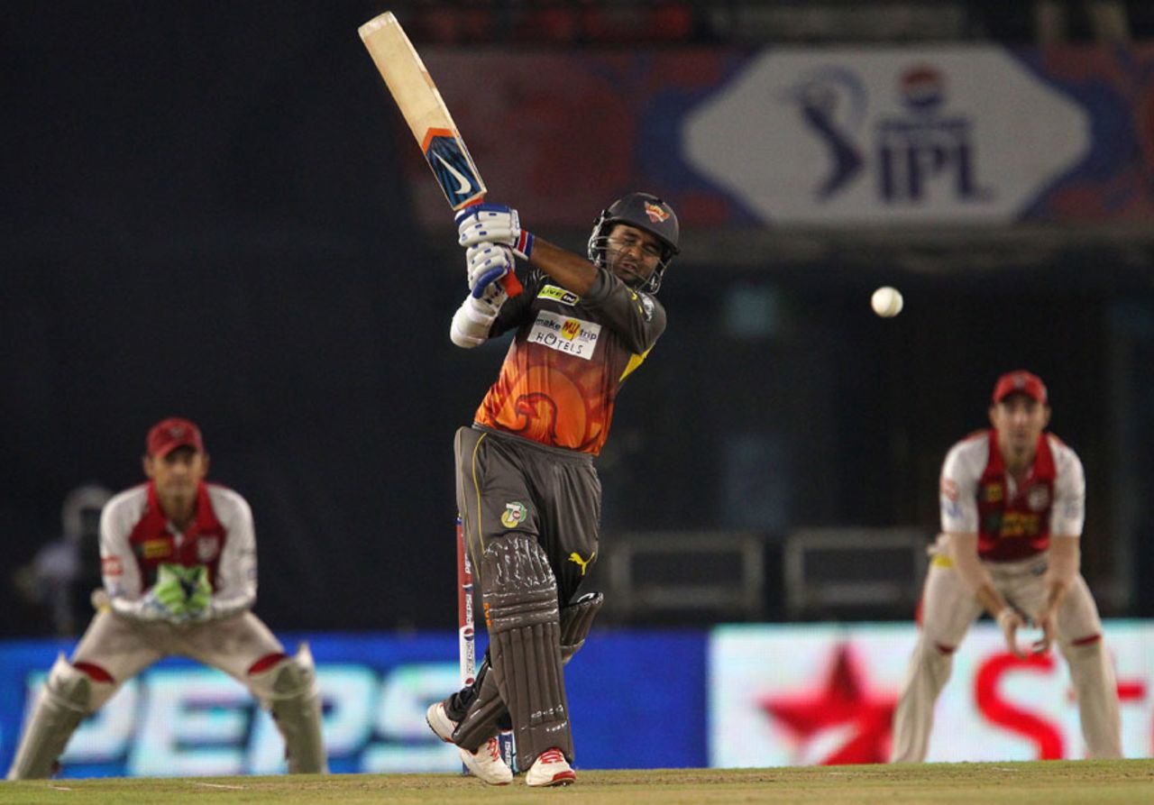 Parthiv Patel smacks one down the ground, Kings XI Punjab v Sunrisers Hyderabad, IPL, Mohali, May 11, 2013