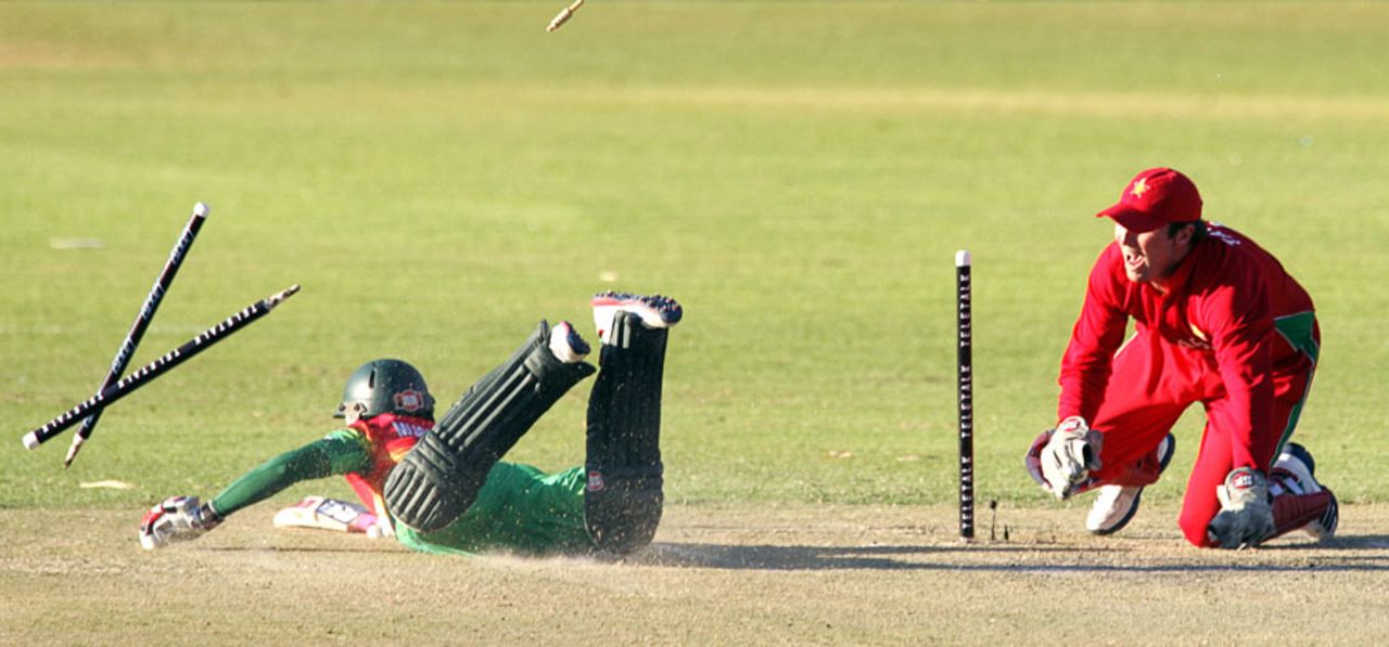 Mushfiqur Rahim dives to make his ground, Zimbabwe v Bangladesh, 1st T20, Bulawayo, May 11, 2013