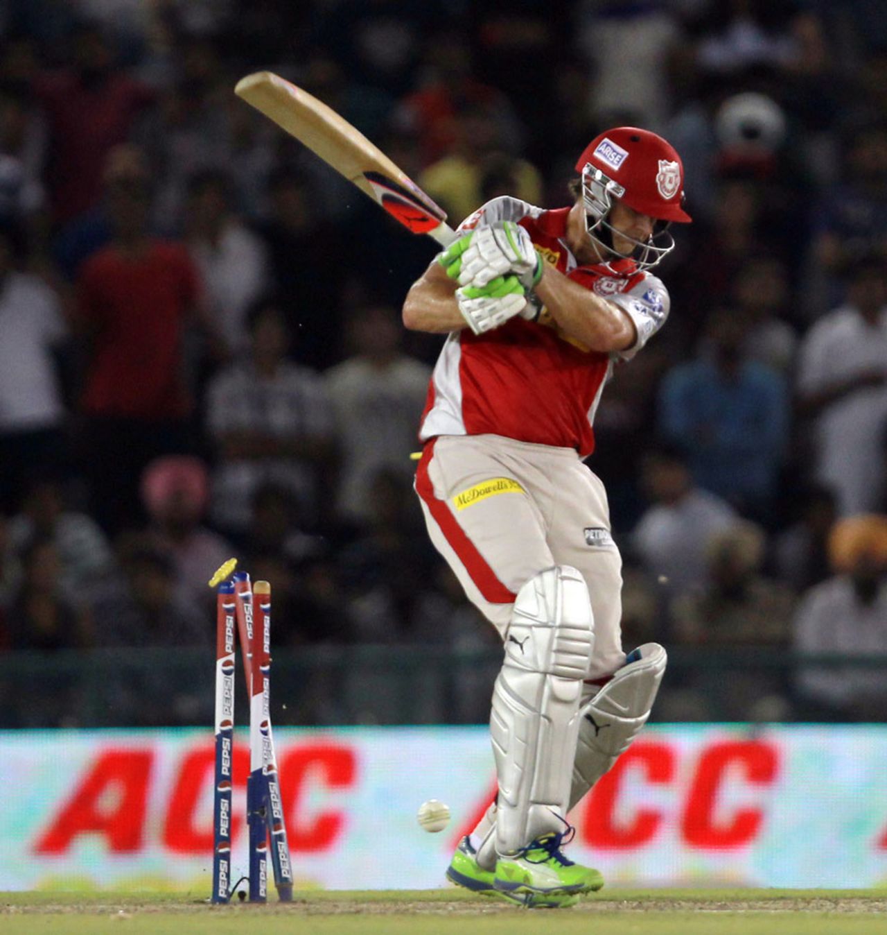 Adam Gilchrist is bowled by Darren Sammy, Kings XI Punjab v Sunrisers Hyderabad, IPL, Mohali, May 11, 2013
