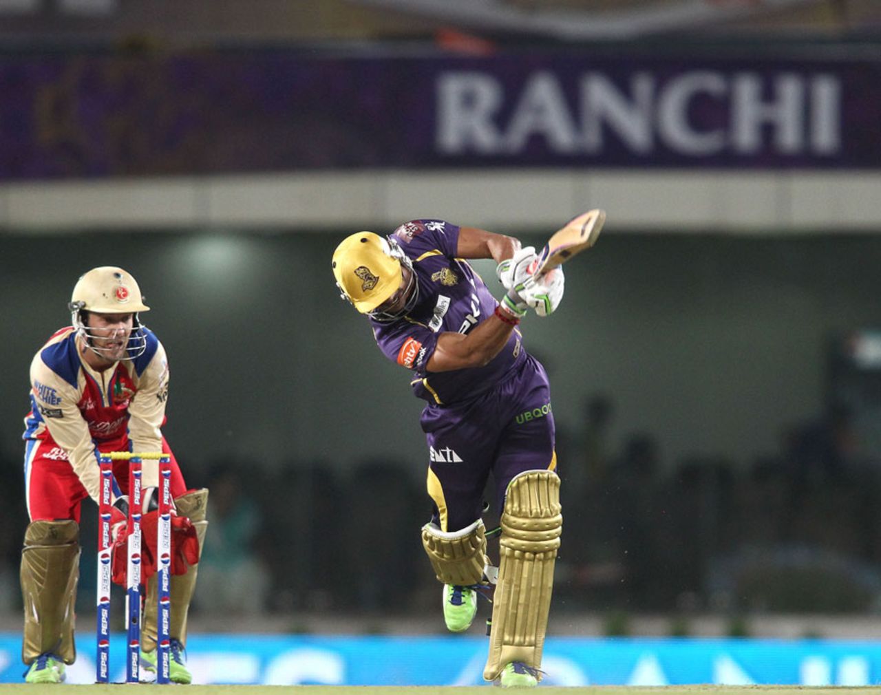 Manoj Tiwary hits down the ground, Kolkata Knight Riders v Royal Challengers Bangalore, IPL, Ranchi, May 12, 2013