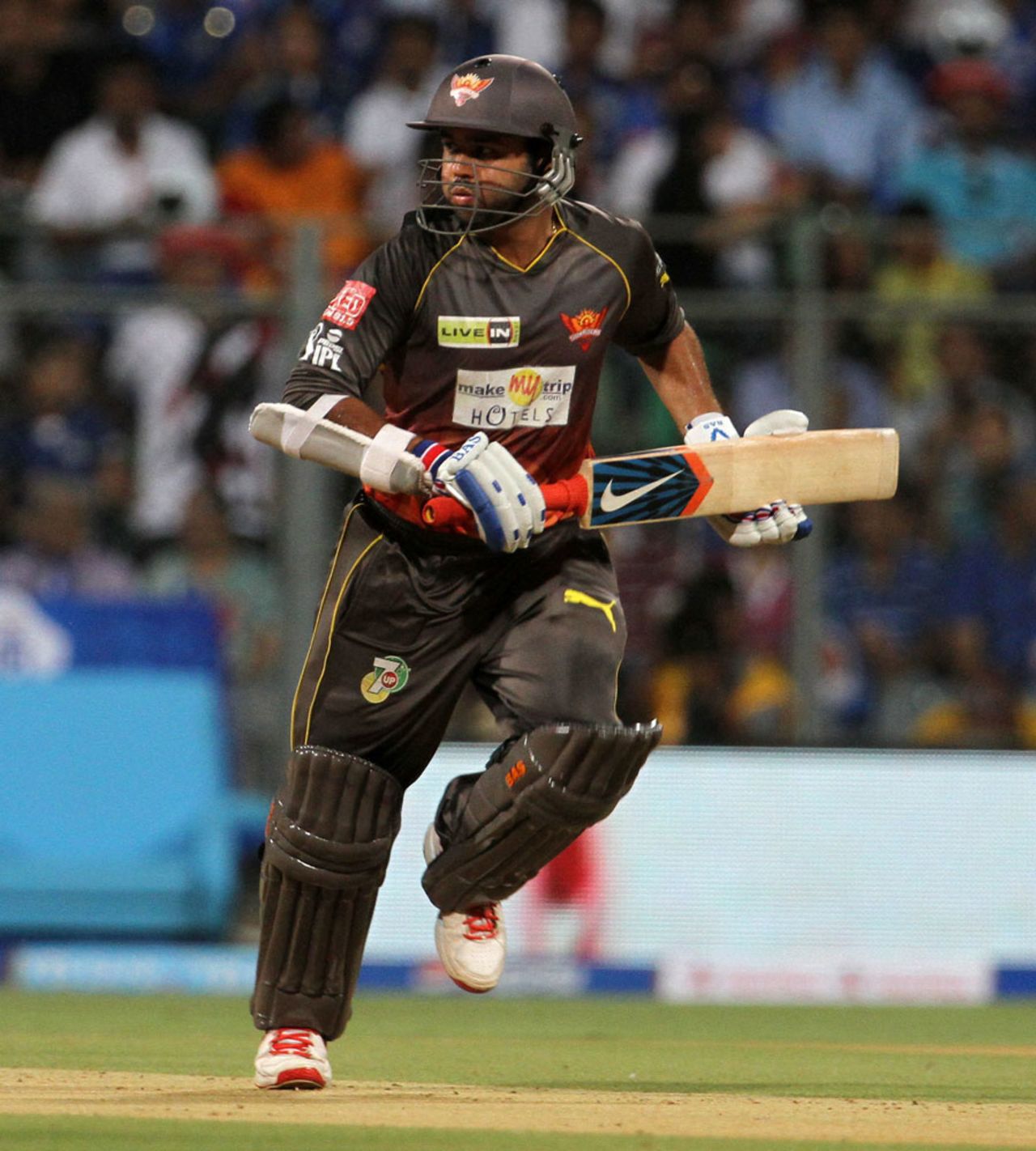 Parthiv Patel sets off for  a run, Mumbai Indians v Sunrisers Hyderabad, IPL 2013, Mumbai, May 13, 2013