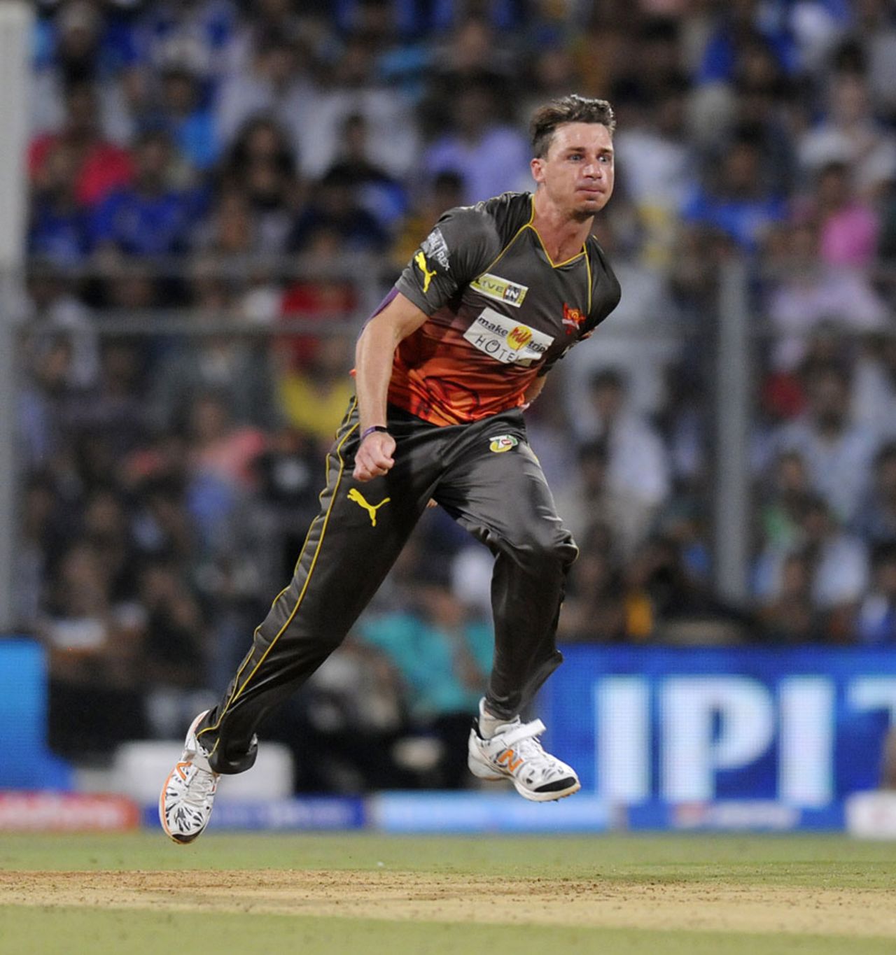 Dale Steyn was the best bowler for Sunrisers Hyderabad, conceding 23 runs in four overs, Mumbai Indians v Sunrisers Hyderabad, IPL 2013, Mumbai, May 13, 2013