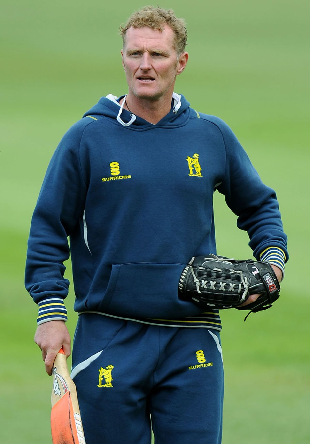 Dougie Brown is concerned at his side's position, Warwickshire v Yorkshire, County Championship, Division One, Edgbaston, 1st day, May, 15, 2013