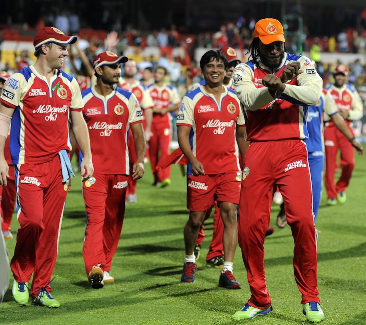 Chris Gayle leads his team for a lap around the ground, Royal Challengers Bangalore v Chennai Super Kings, IPL2013, Bangalore, May 18, 2013